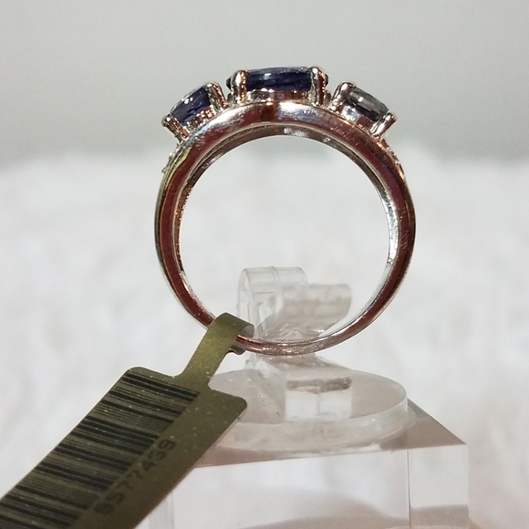 IOLITE AND DIAMOND RING - Picture 2 of 8